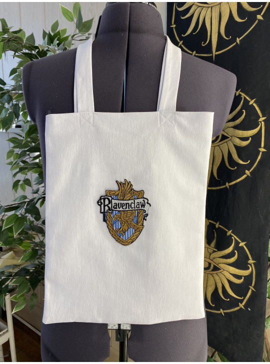 Shopper embroidered with the Ravenclaw House crest