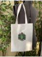 Shopper embroidered with the Slytherin House crest